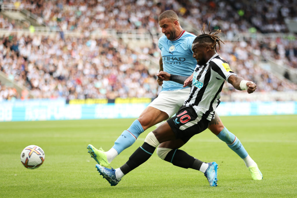 Allan Saint-Maximin going head-to-head with Kyle Walker during Newcastle United vs Manchester City