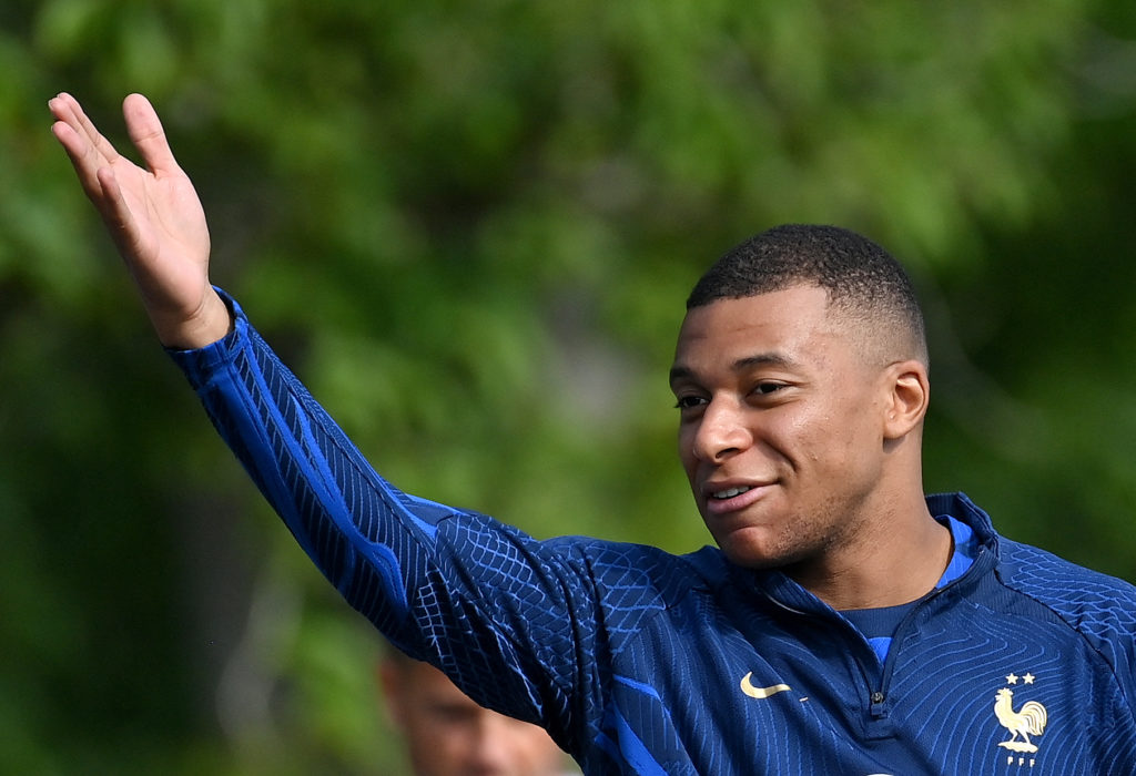 TOPSHOT-FBL-FRA-EURO-2024-QUALIFIER-TRAINING