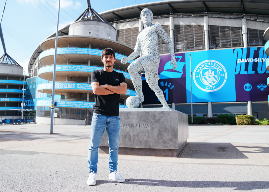 David Silva visits the Manchester City Football Academy
