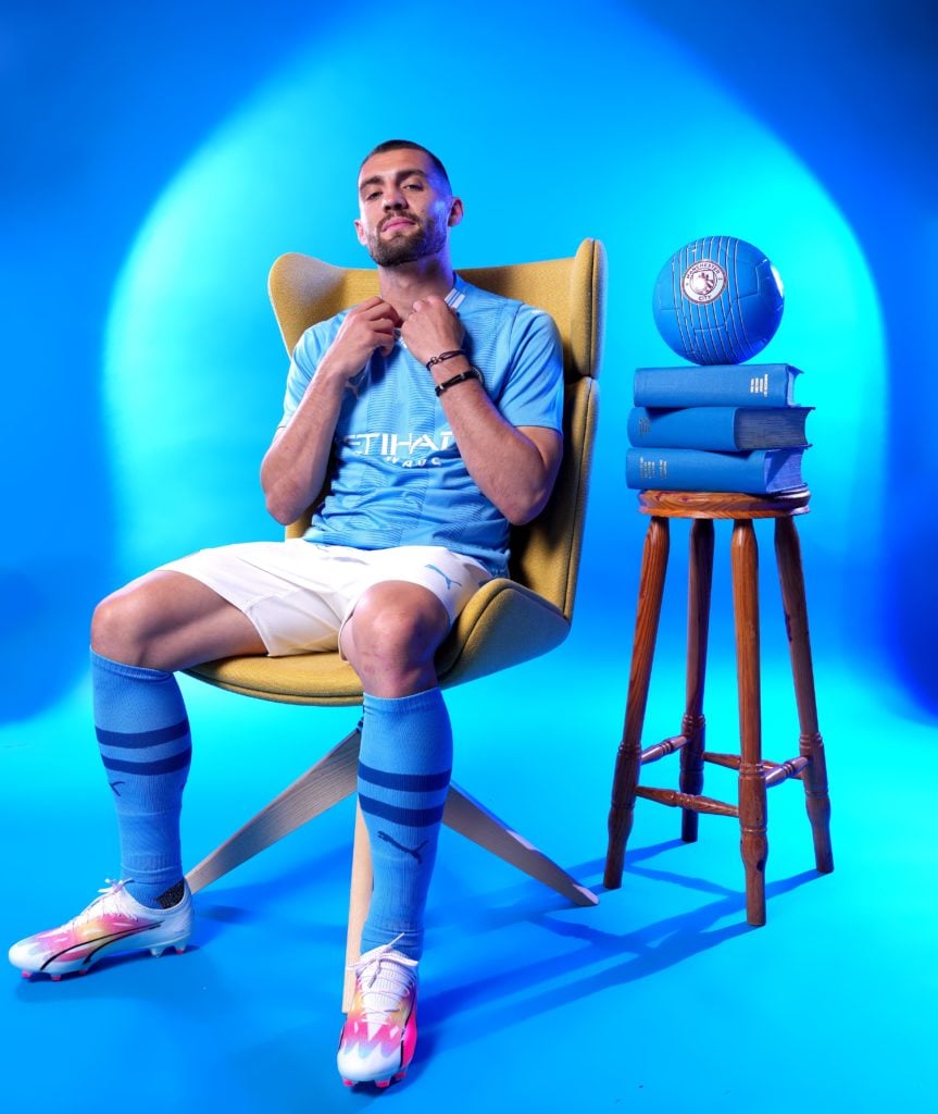 Manchester City Unveil New Signing
