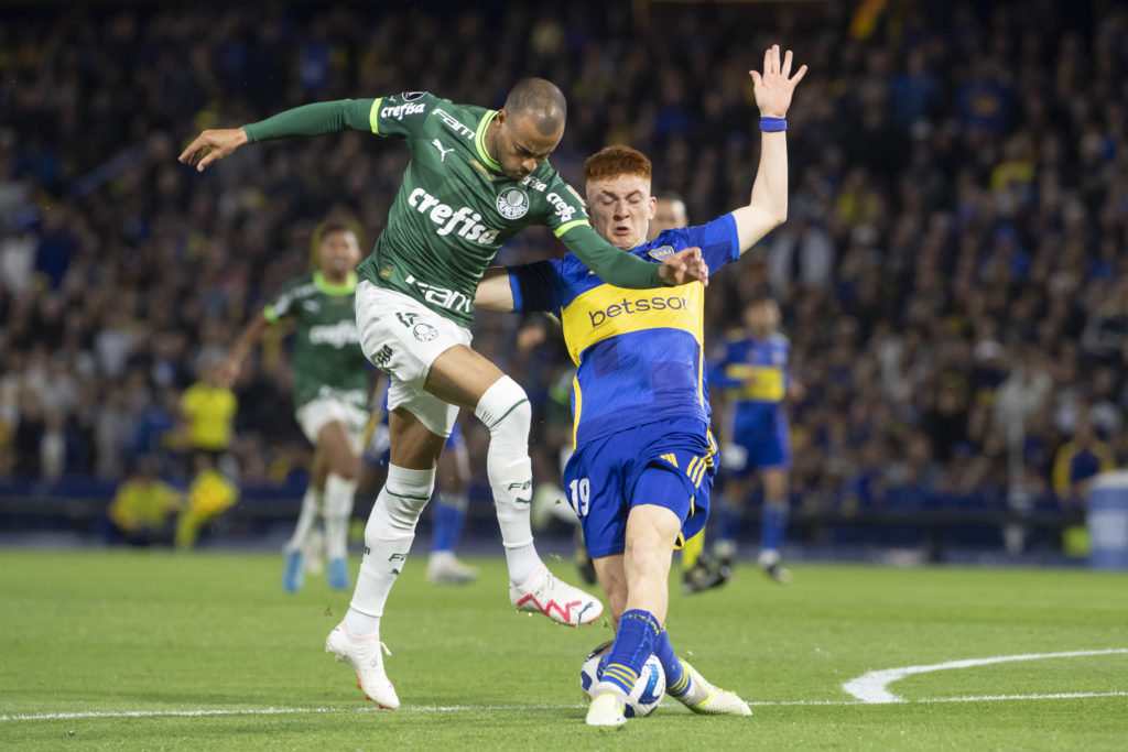 Mayke Rocha Oliveira of Palmeiras and Valentin Barco of Boca