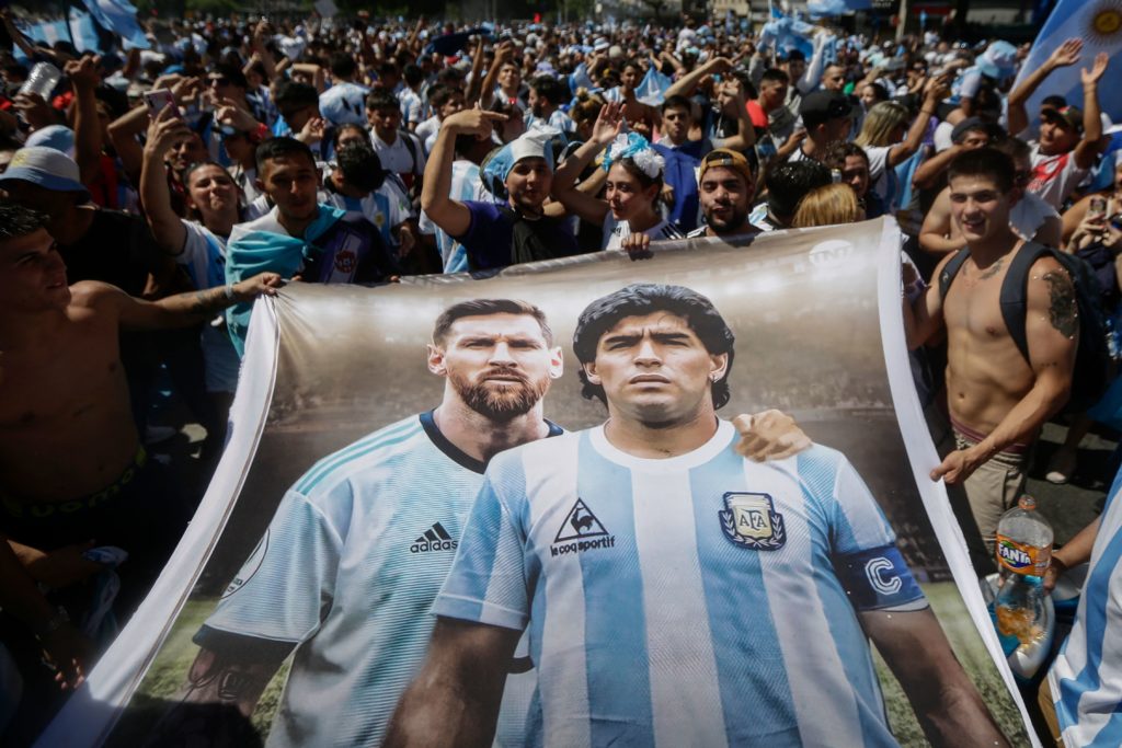 TOPSHOT-ARGENTINA-FBL-WC-2022-FANS