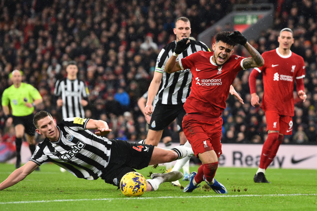 TOPSHOT-FBL-ENG-PR-LIVERPOOL-NEWCASTLE