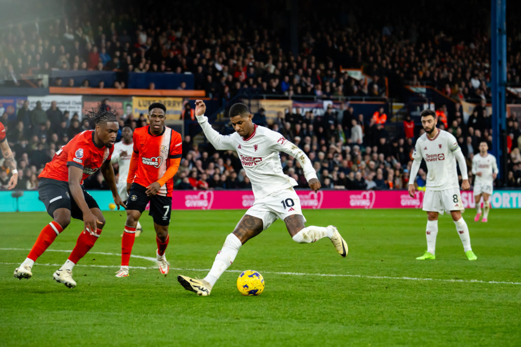 Luton Town v Manchester United - Premier League