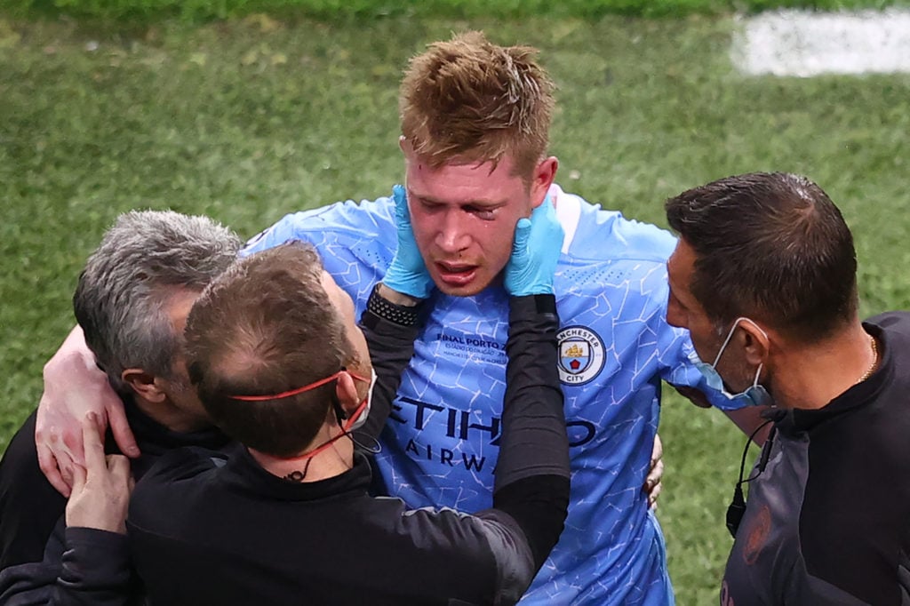 TOPSHOT-FBL-EUR-C1-MAN CITY-CHELSEA