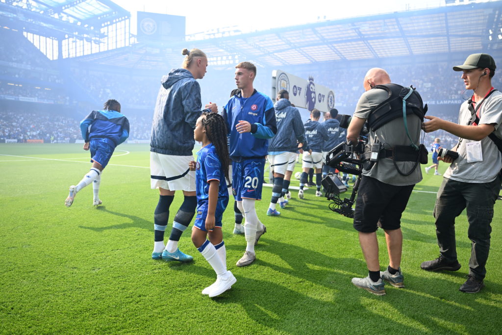 Cole Palmer of Chelsea shakes hands with Erling Haaland of Manchester City after lining up on the pitch prior to the Premier League match between Chelsea FC and Manchester City FC at Stamford Bridge on August 18, 2024