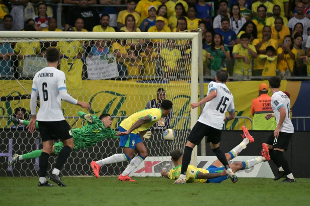 TOPSHOT-FBL-WC-2026-SAMERICA-QUALIFIERS-BRA-URU