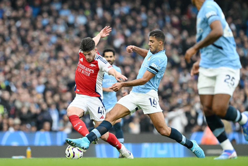 Declan Rice of Arsenal battles for possession with Rodri of Manchester City during the Premier League match between Manchester City FC and Arsenal FC at Etihad Stadium on September 22, 2024