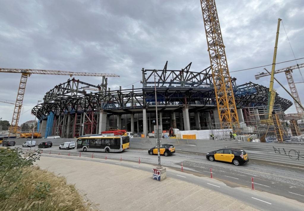 Camp Nou: seats, grass and third tier underway