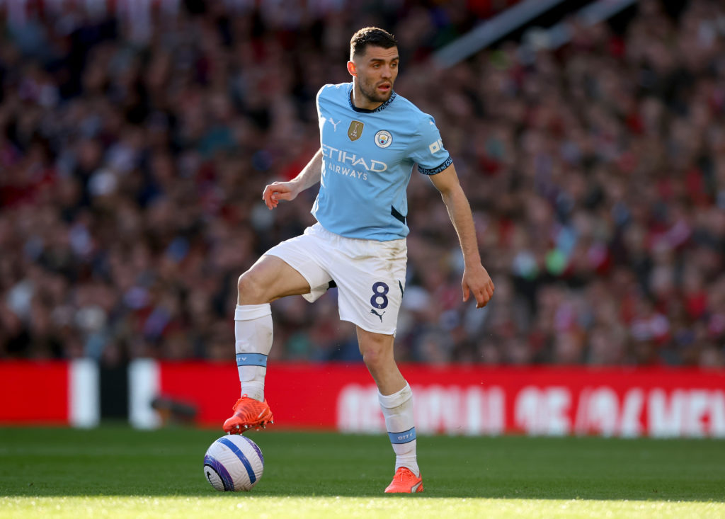 Mateo Kovacic with his right foot on the ball during Manchester United vs Manchester City