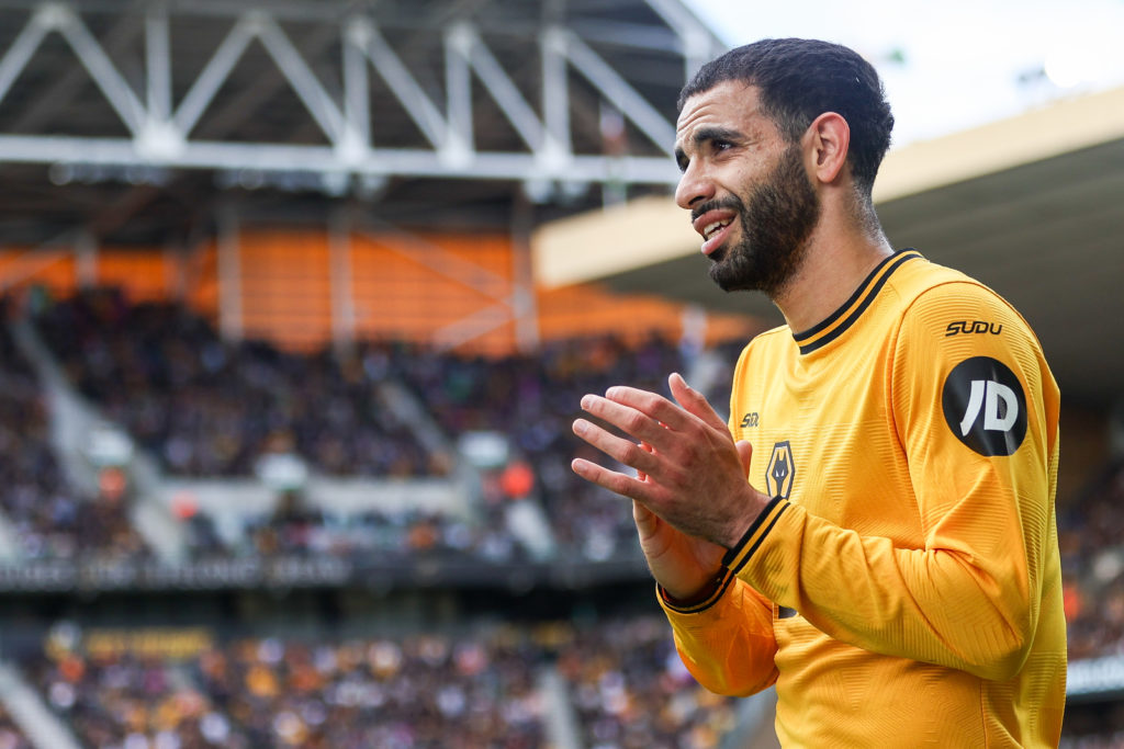 Rayan Ait-Nouri clapping the Wolves fans.