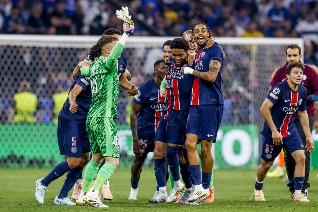 Bradley Barcola of Paris Saint-Germain and his teammates celebrates the UEFA Champions League victory.