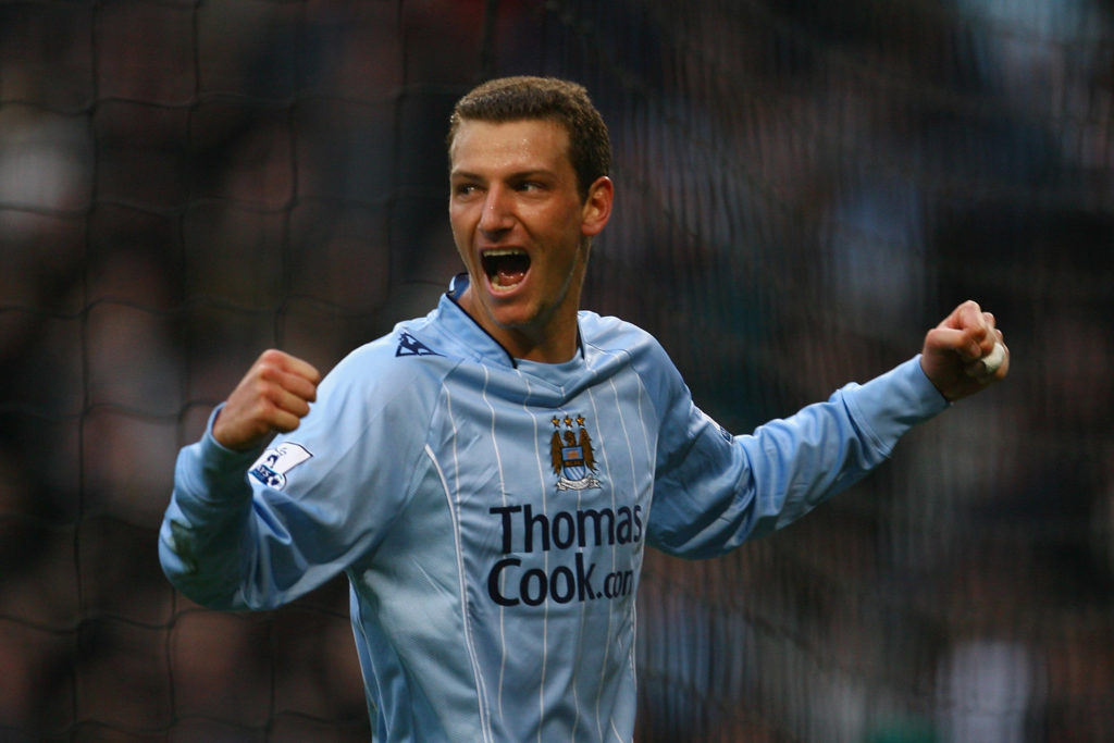 Elano celebrates a goal for Manchester City v Reading,