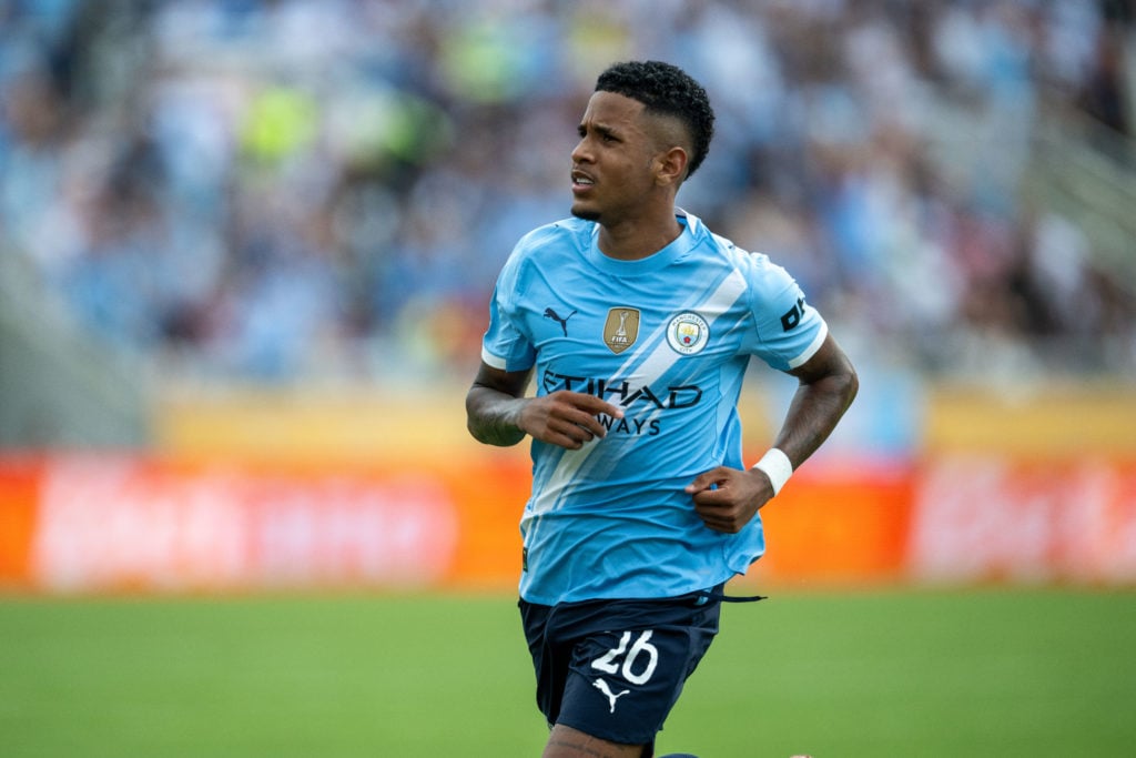 Savinho running during Juventus FC vs Manchester City