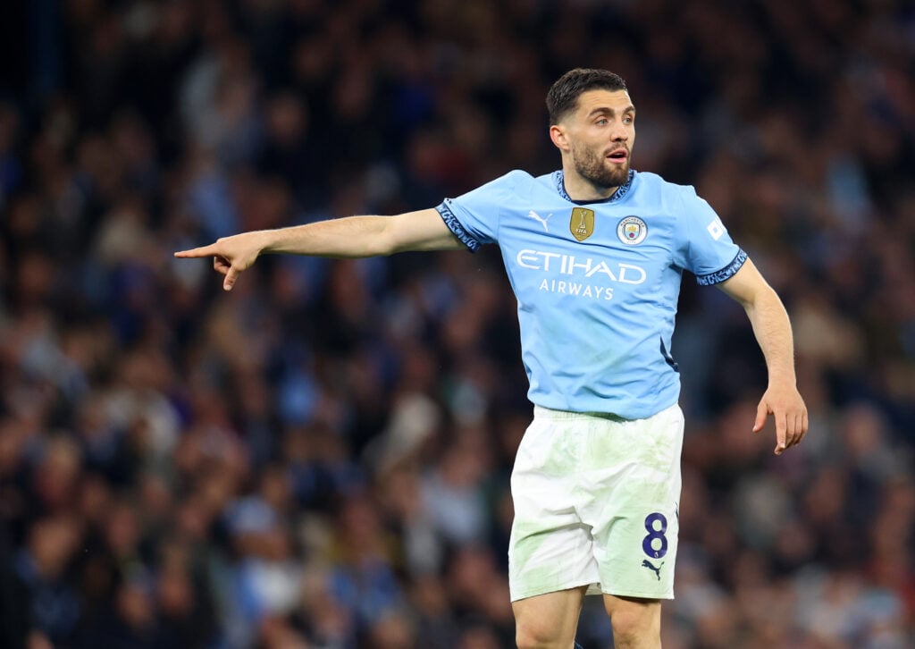 Mateo Kovacic playing for Manchester City.