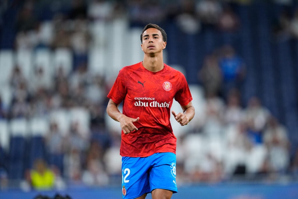 Vitor Reis warming up for Girona.