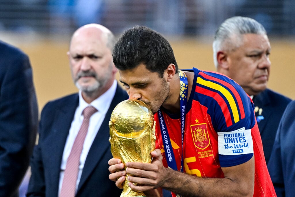 Rodri kisses the World Cup trophy.