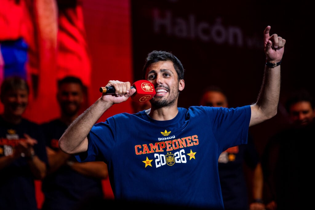 Rodri on the mic.